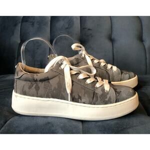 Steve Madden Bertie Sneakers Iridescent Gray Camouflage White Soles Size 10